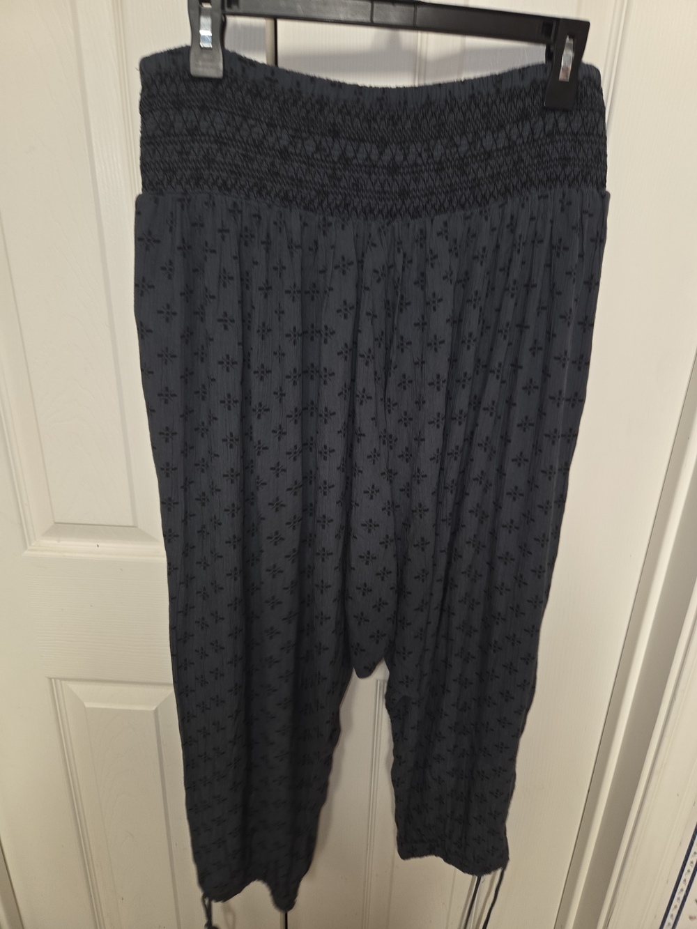 Anthropologie Hei Hei Smocked Waist Black Cropped Harem Pants - Picture 4 of 7